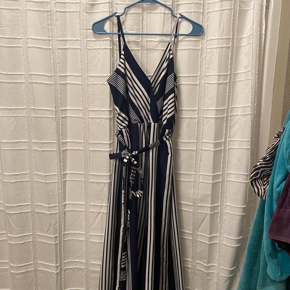 This is a wide leg jumpsuit. It is navy blue and white.